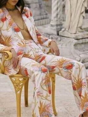 Chasing Unicorns Linen Blazer. Worn once during a zoom meeting size XL